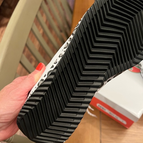 Leopard Bottom Sneakers - Picture 5 of 5